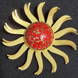 Vintage Sun Sunburst With Glass Center Brooch